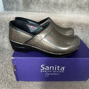 Sanita Pia Clog-Women’s US size 7/EU 38 -Metallic Gold Shimmer-NEW WITH BOX